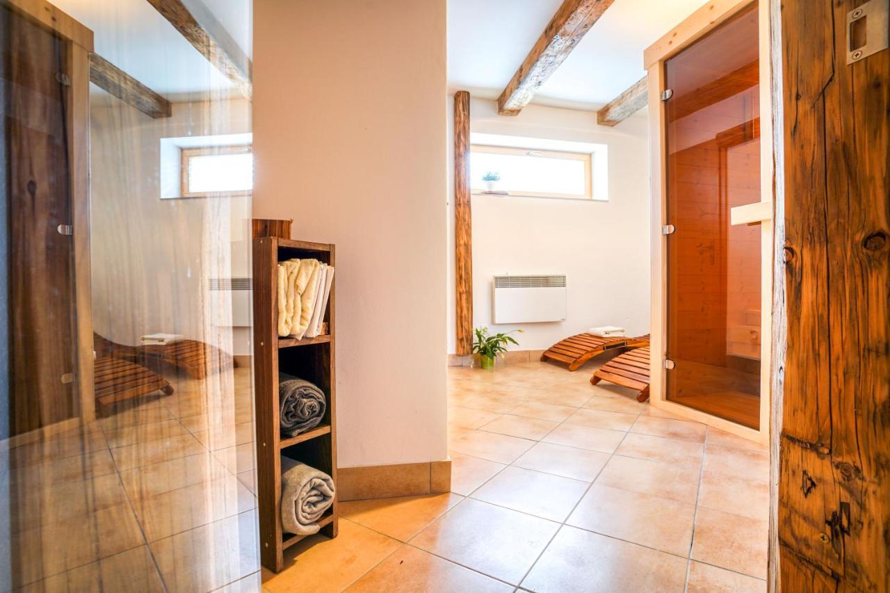 Cakyho Kuria - Mezonetovy Apartman S Krbom A Saunami สมิชานี ภายนอก รูปภาพ