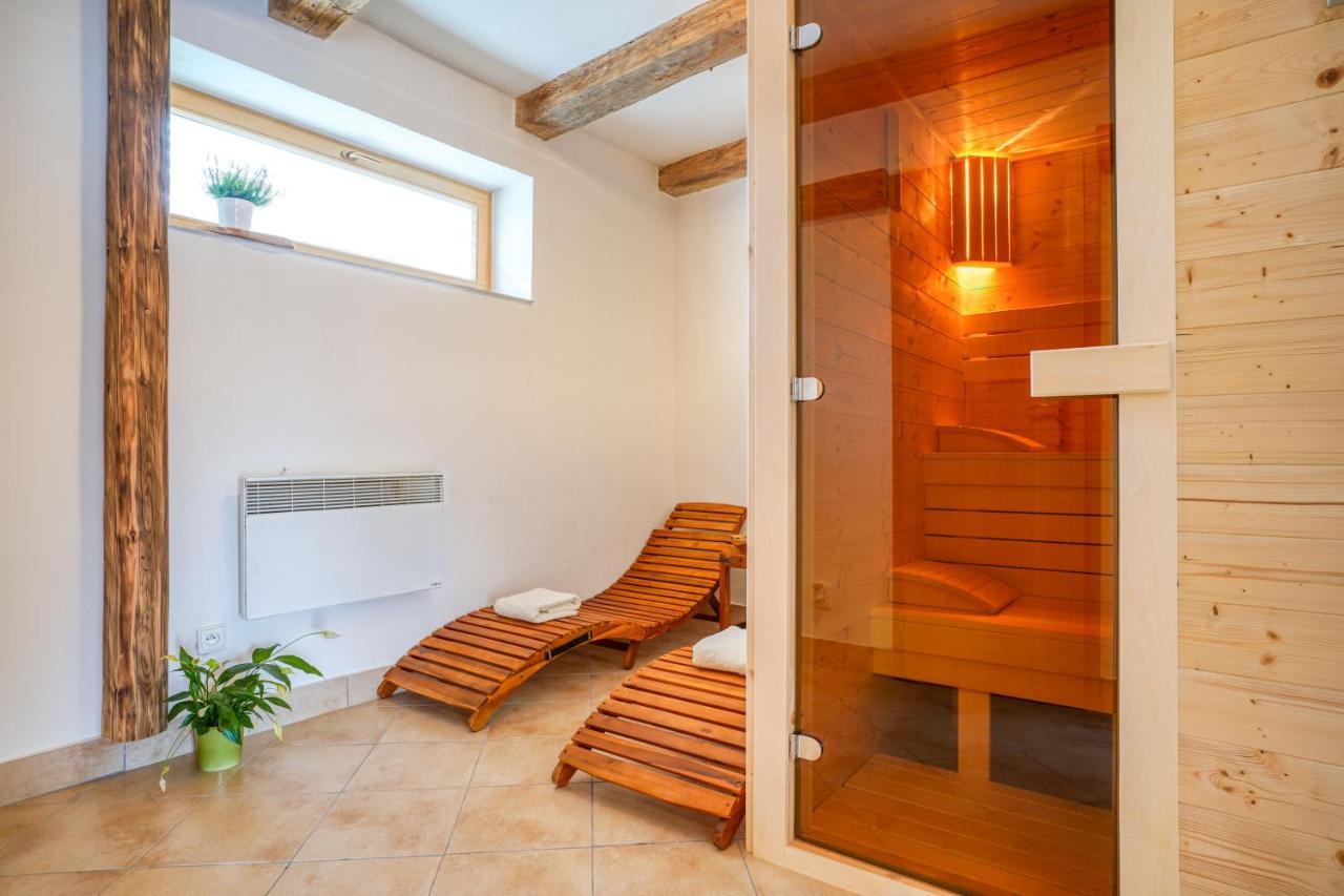 Cakyho Kuria - Mezonetovy Apartman S Krbom A Saunami สมิชานี ภายนอก รูปภาพ