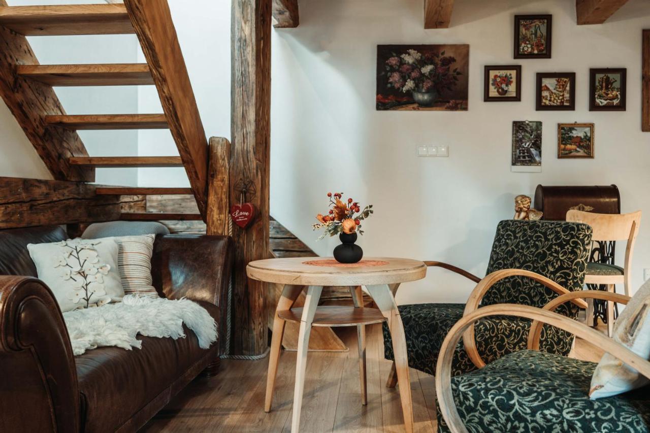 Cakyho Kuria - Mezonetovy Apartman S Krbom A Saunami สมิชานี ภายนอก รูปภาพ