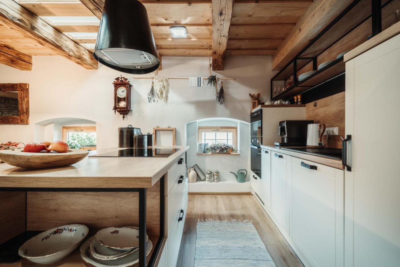 Cakyho Kuria - Mezonetovy Apartman S Krbom A Saunami สมิชานี ภายนอก รูปภาพ