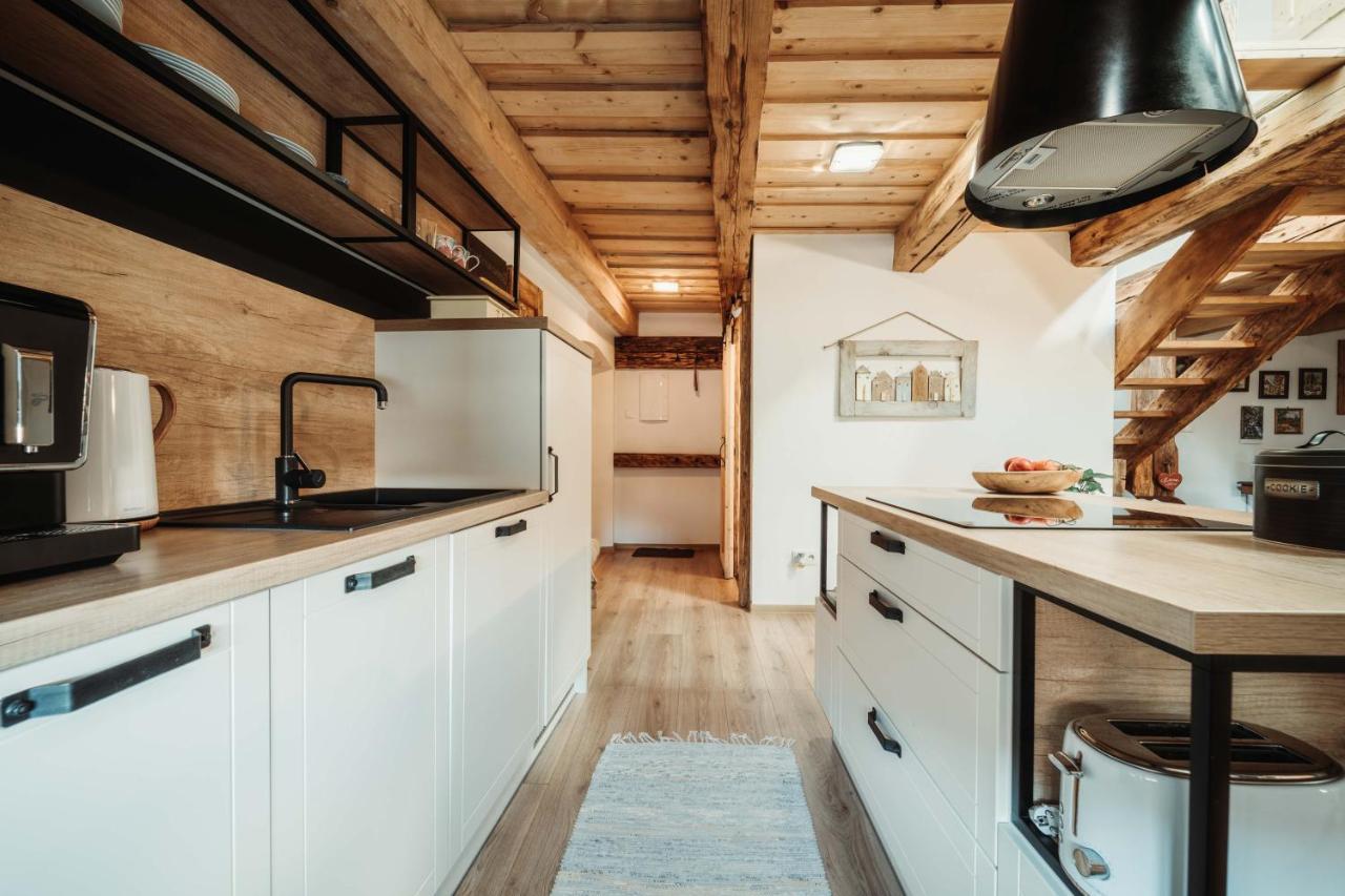 Cakyho Kuria - Mezonetovy Apartman S Krbom A Saunami สมิชานี ภายนอก รูปภาพ