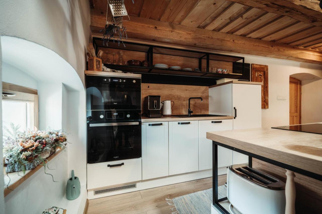 Cakyho Kuria - Mezonetovy Apartman S Krbom A Saunami สมิชานี ภายนอก รูปภาพ