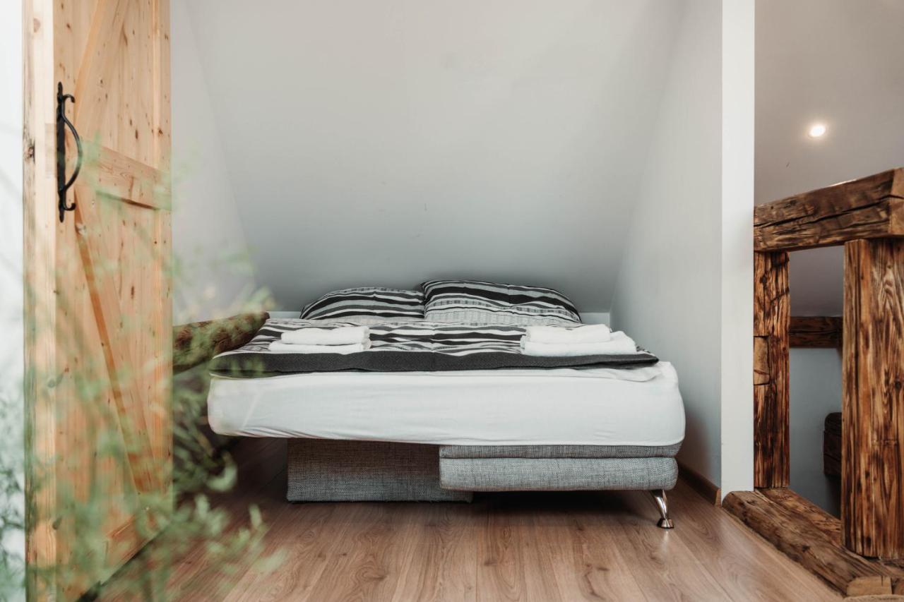 Cakyho Kuria - Mezonetovy Apartman S Krbom A Saunami สมิชานี ภายนอก รูปภาพ